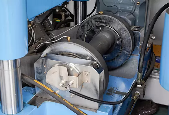 各工位均采用偏心曲柄连杆结构传动。