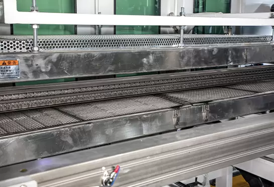 该机采用PID控温系统，精度高，控温误差＜1℃。